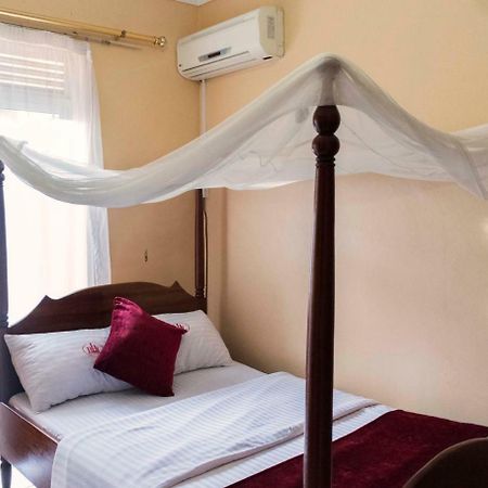 Rwenzori International Hotel Касесе Экстерьер фото