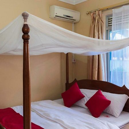 Rwenzori International Hotel Касесе Экстерьер фото