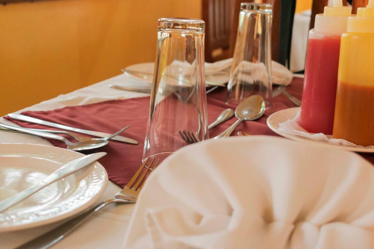 Rwenzori International Hotel Касесе Экстерьер фото