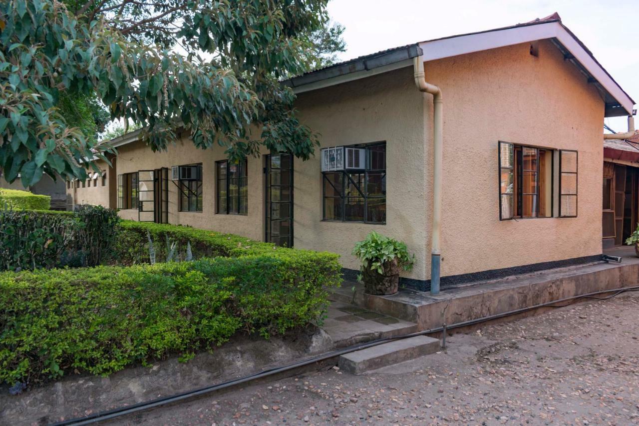 Rwenzori International Hotel Касесе Экстерьер фото