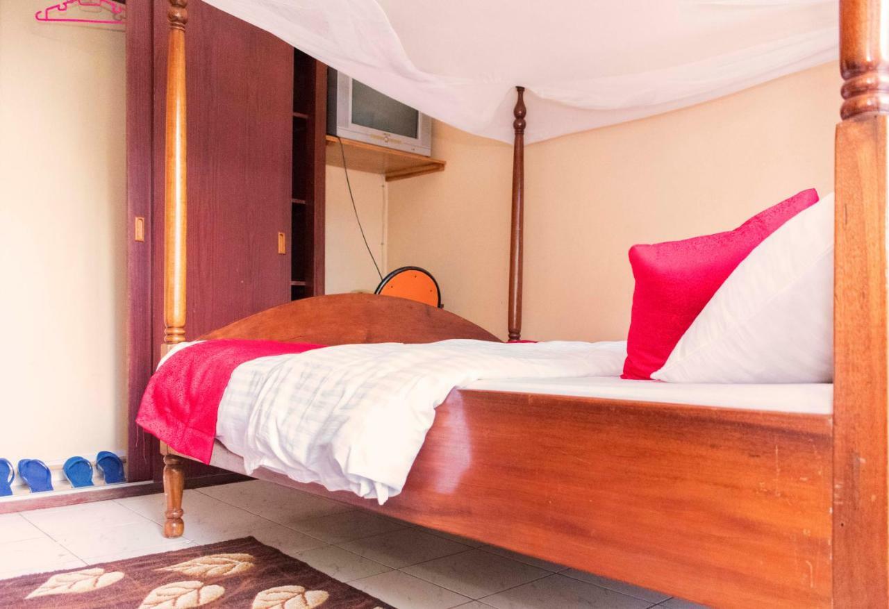 Rwenzori International Hotel Касесе Экстерьер фото