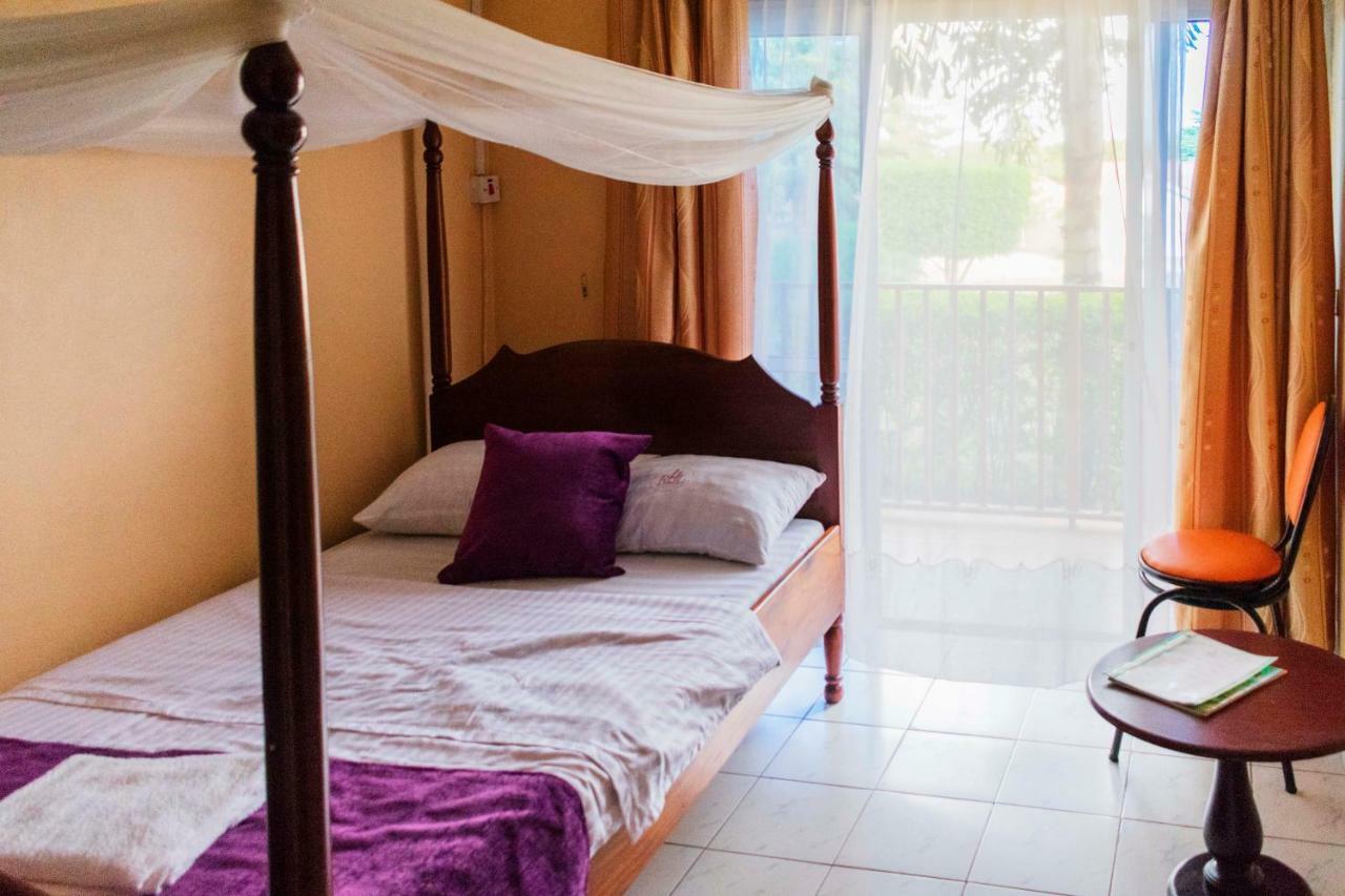 Rwenzori International Hotel Касесе Экстерьер фото