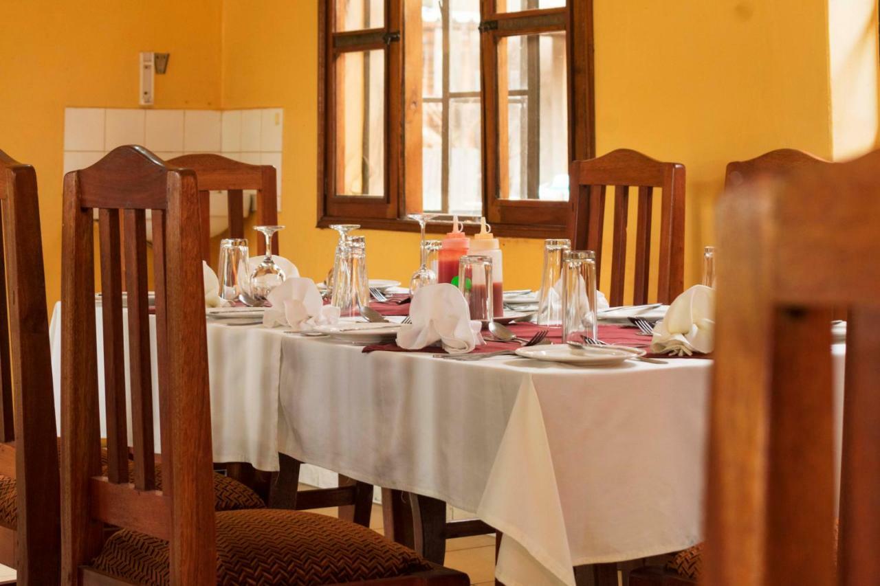 Rwenzori International Hotel Касесе Экстерьер фото