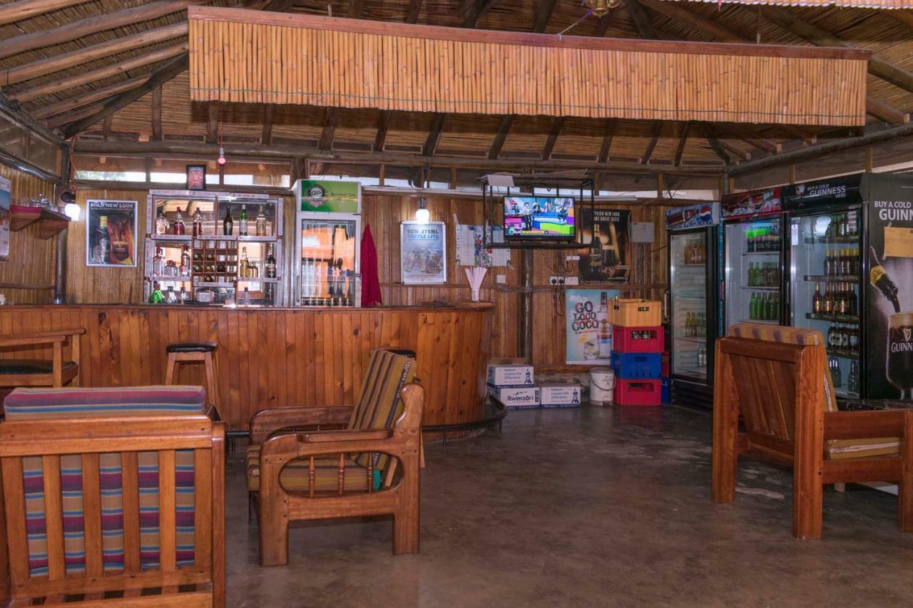 Rwenzori International Hotel Касесе Экстерьер фото