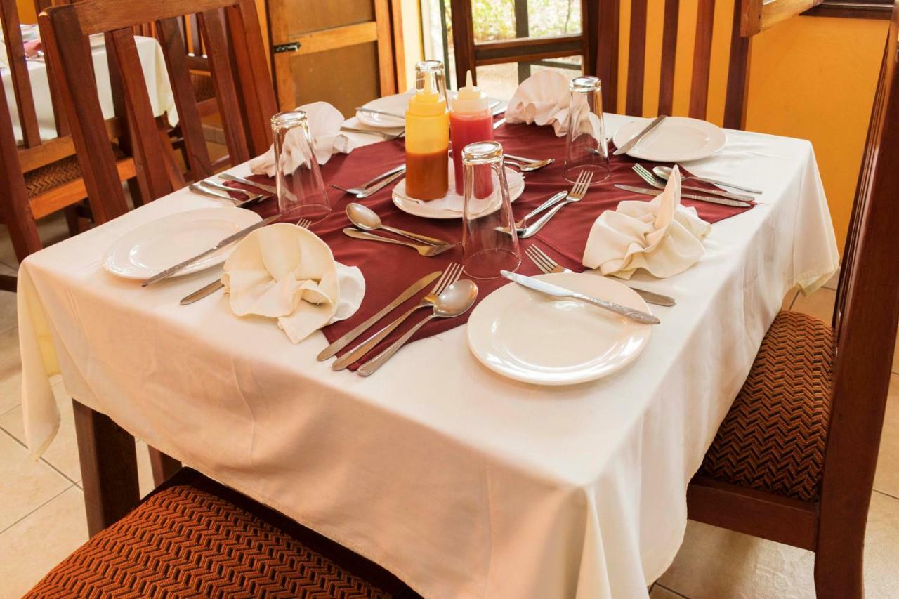 Rwenzori International Hotel Касесе Экстерьер фото