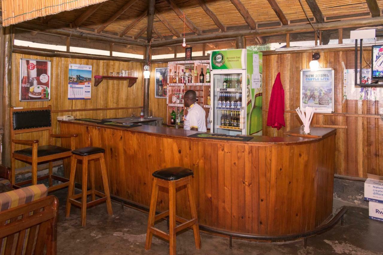 Rwenzori International Hotel Касесе Экстерьер фото