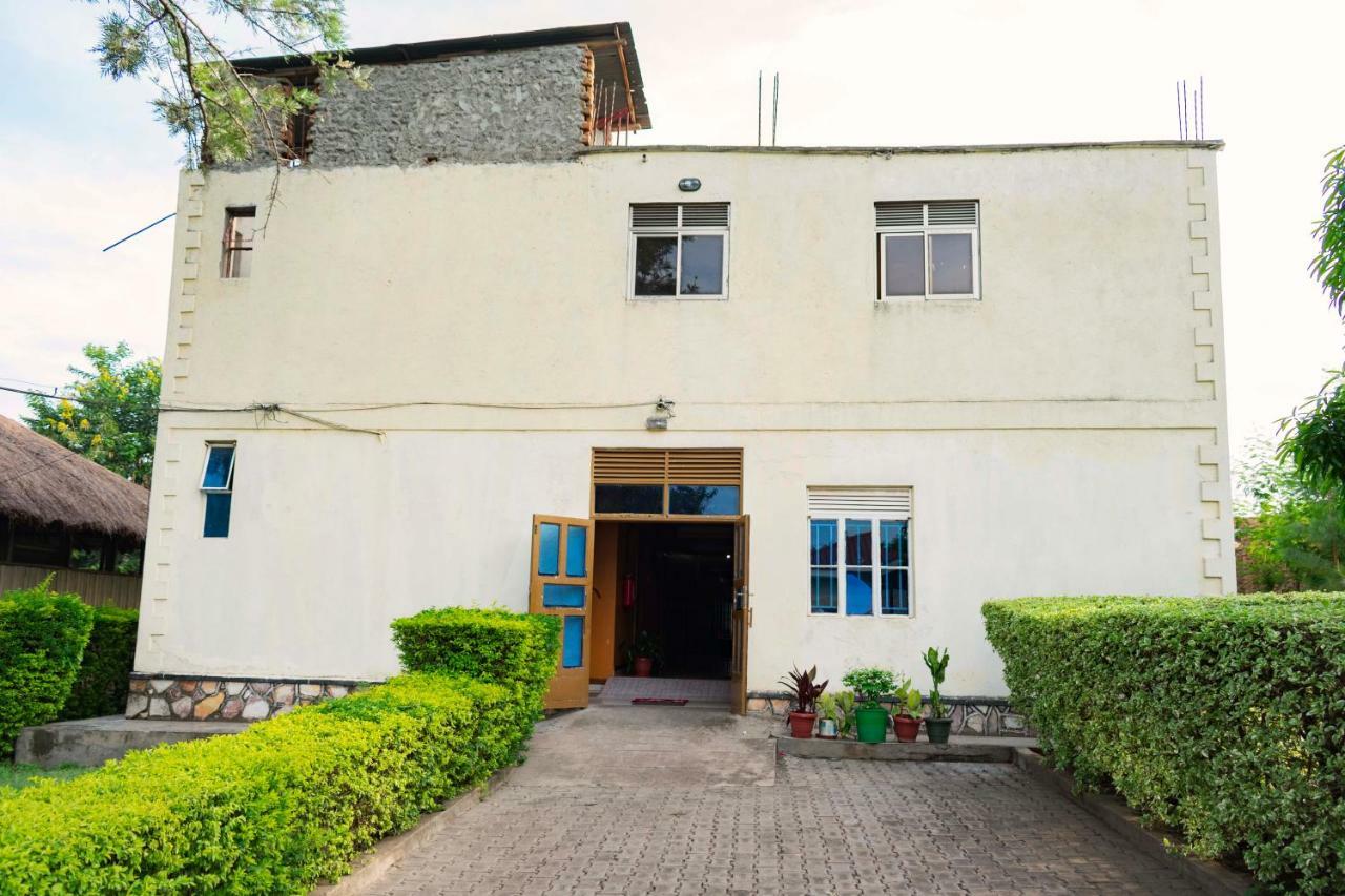 Rwenzori International Hotel Касесе Экстерьер фото