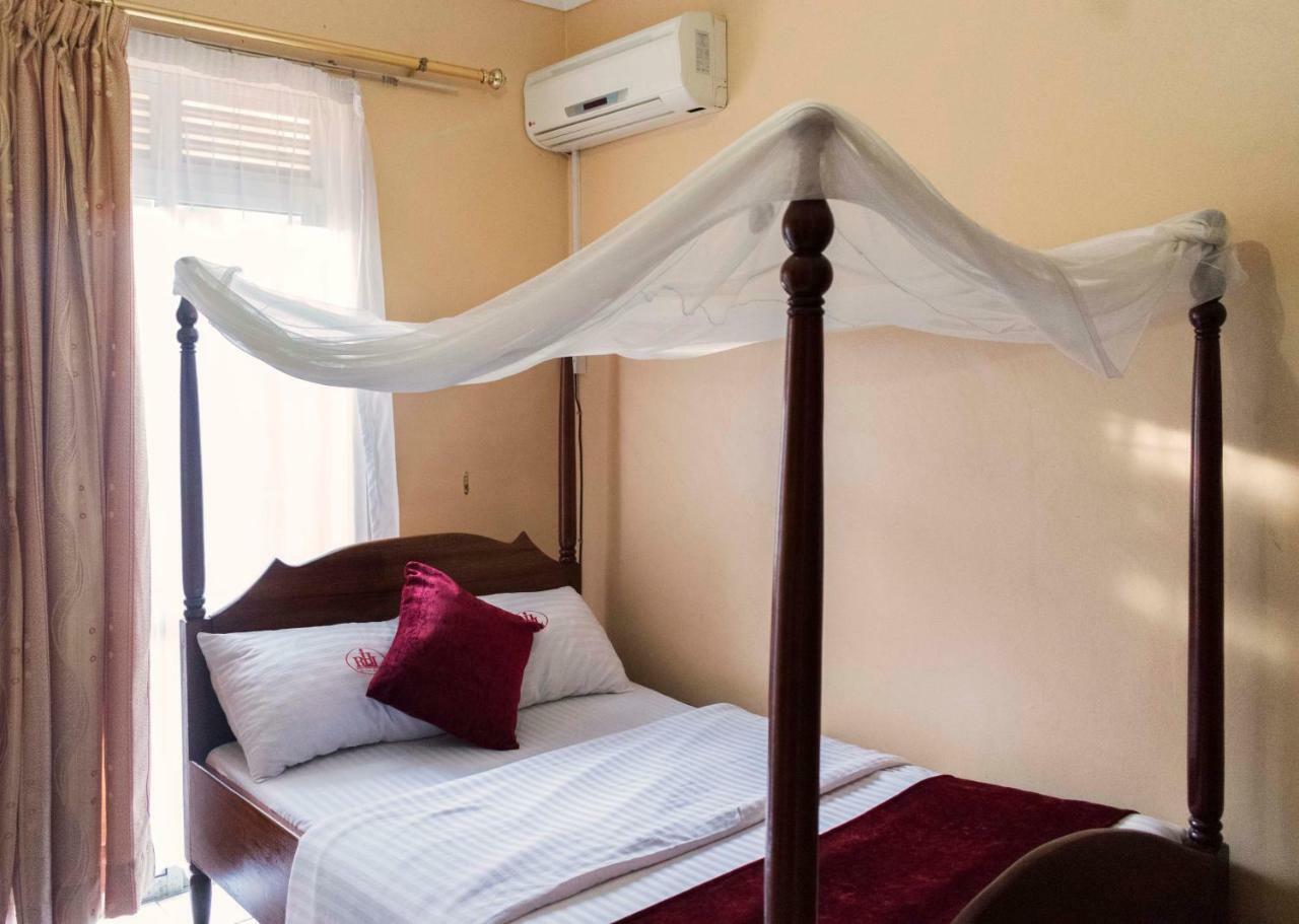 Rwenzori International Hotel Касесе Экстерьер фото