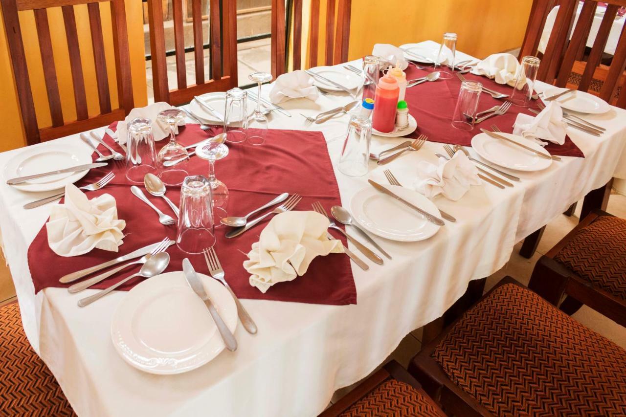 Rwenzori International Hotel Касесе Экстерьер фото