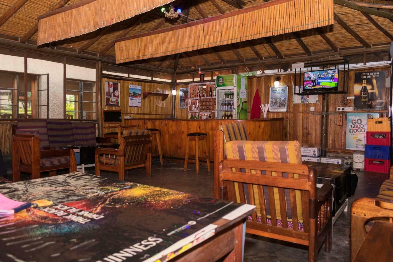 Rwenzori International Hotel Касесе Экстерьер фото