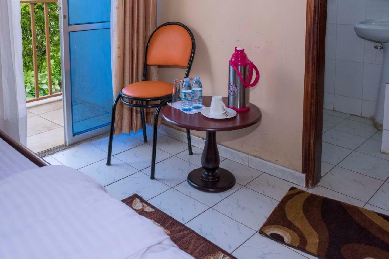 Rwenzori International Hotel Касесе Экстерьер фото