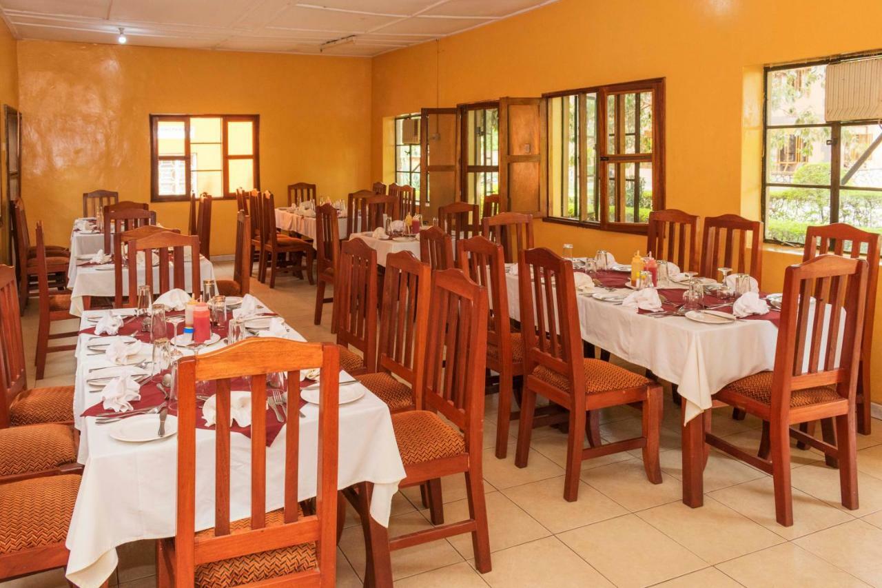 Rwenzori International Hotel Касесе Экстерьер фото
