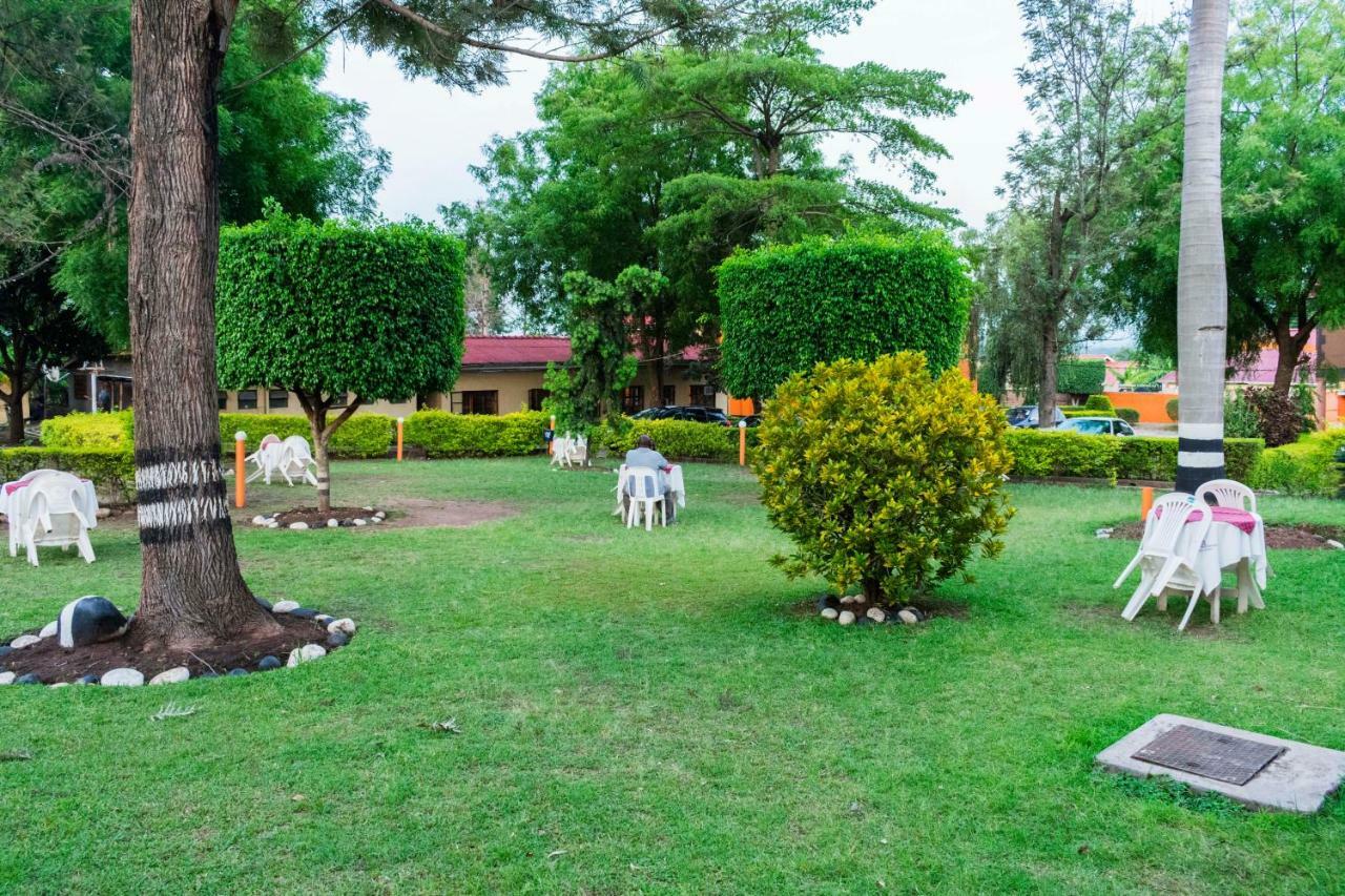 Rwenzori International Hotel Касесе Экстерьер фото