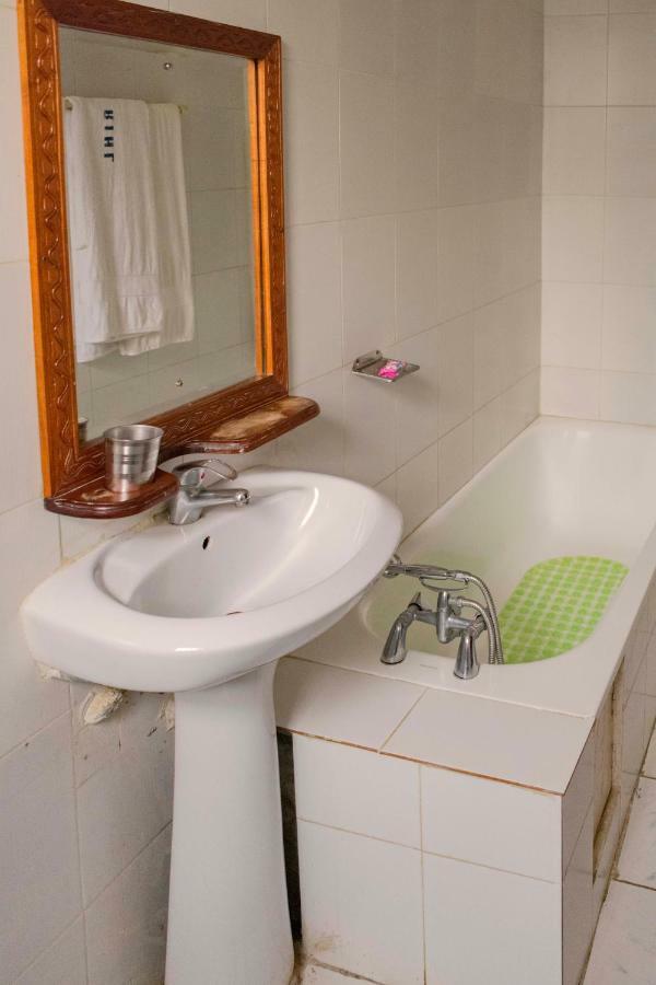 Rwenzori International Hotel Касесе Экстерьер фото