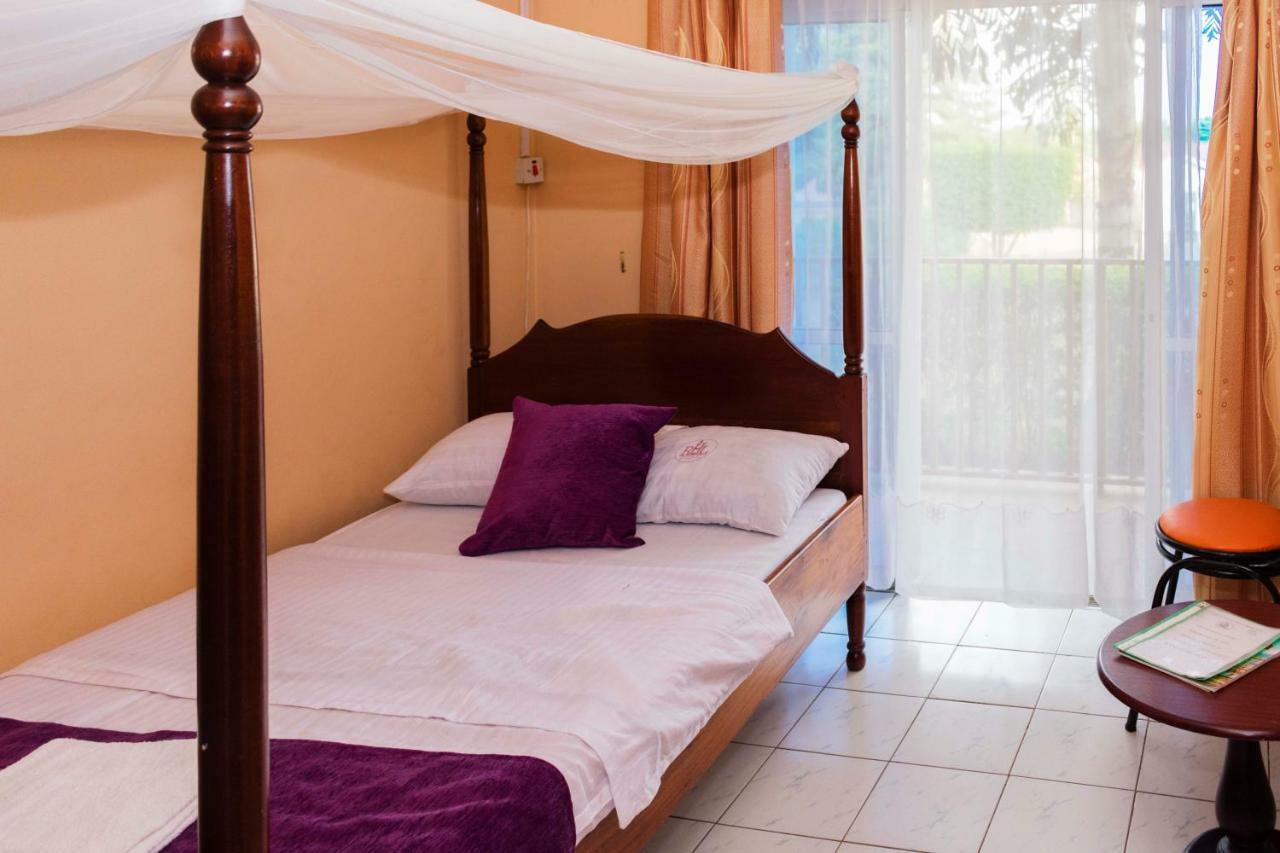 Rwenzori International Hotel Касесе Экстерьер фото