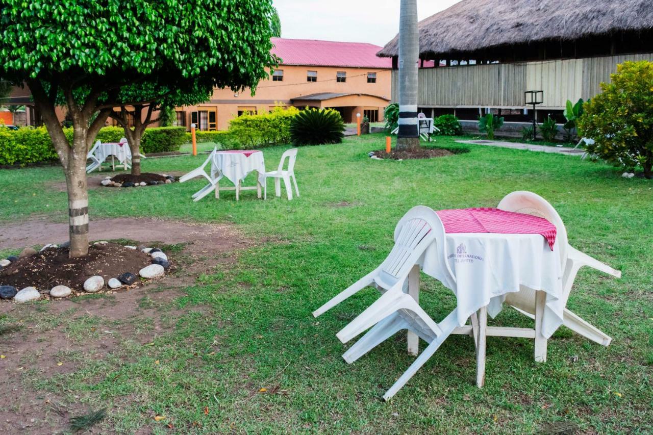 Rwenzori International Hotel Касесе Экстерьер фото