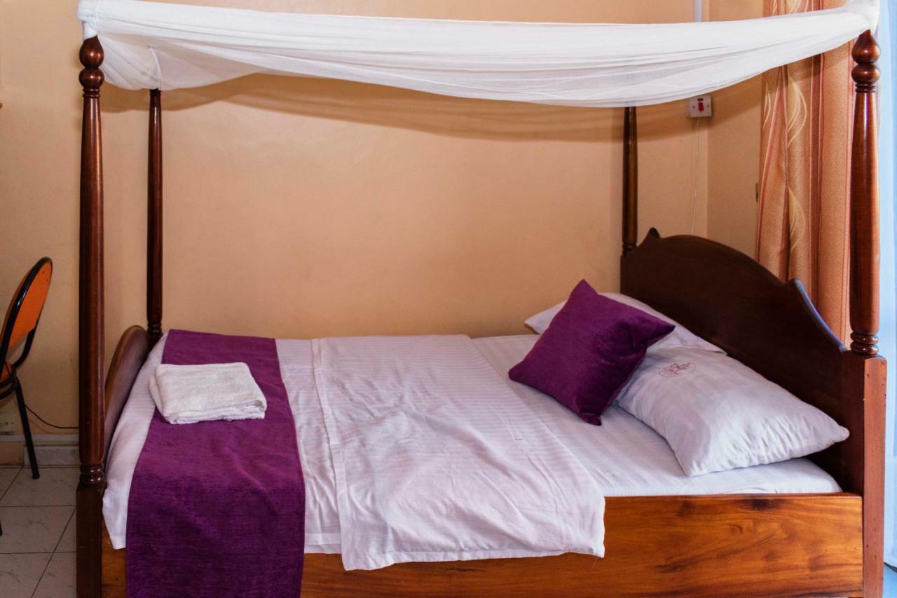 Rwenzori International Hotel Касесе Экстерьер фото