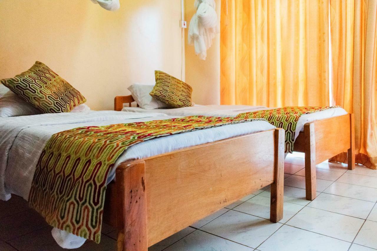 Rwenzori International Hotel Касесе Экстерьер фото
