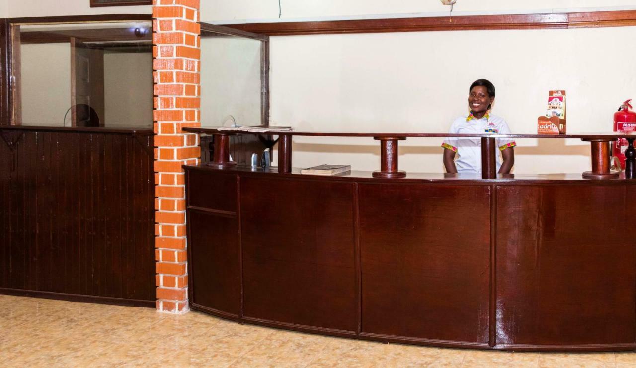 Rwenzori International Hotel Касесе Экстерьер фото