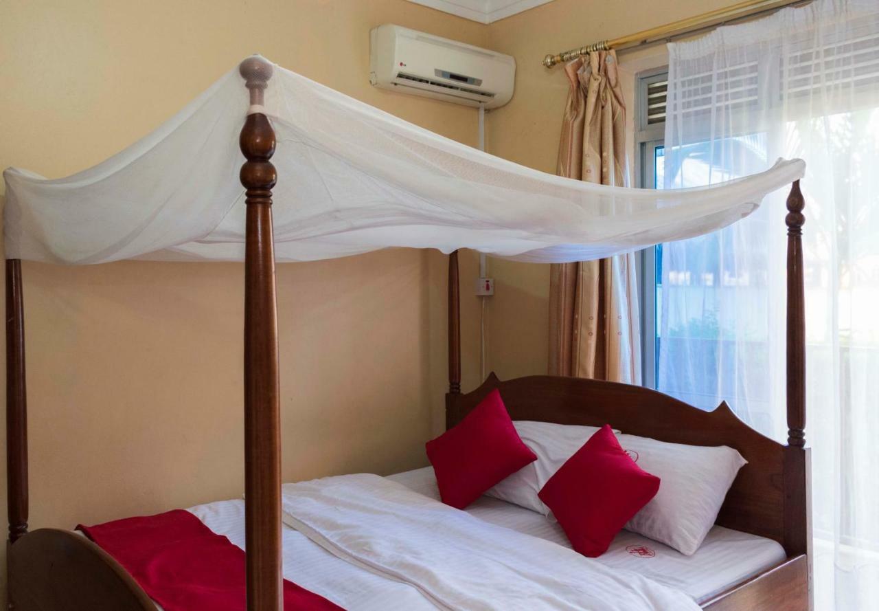 Rwenzori International Hotel Касесе Экстерьер фото