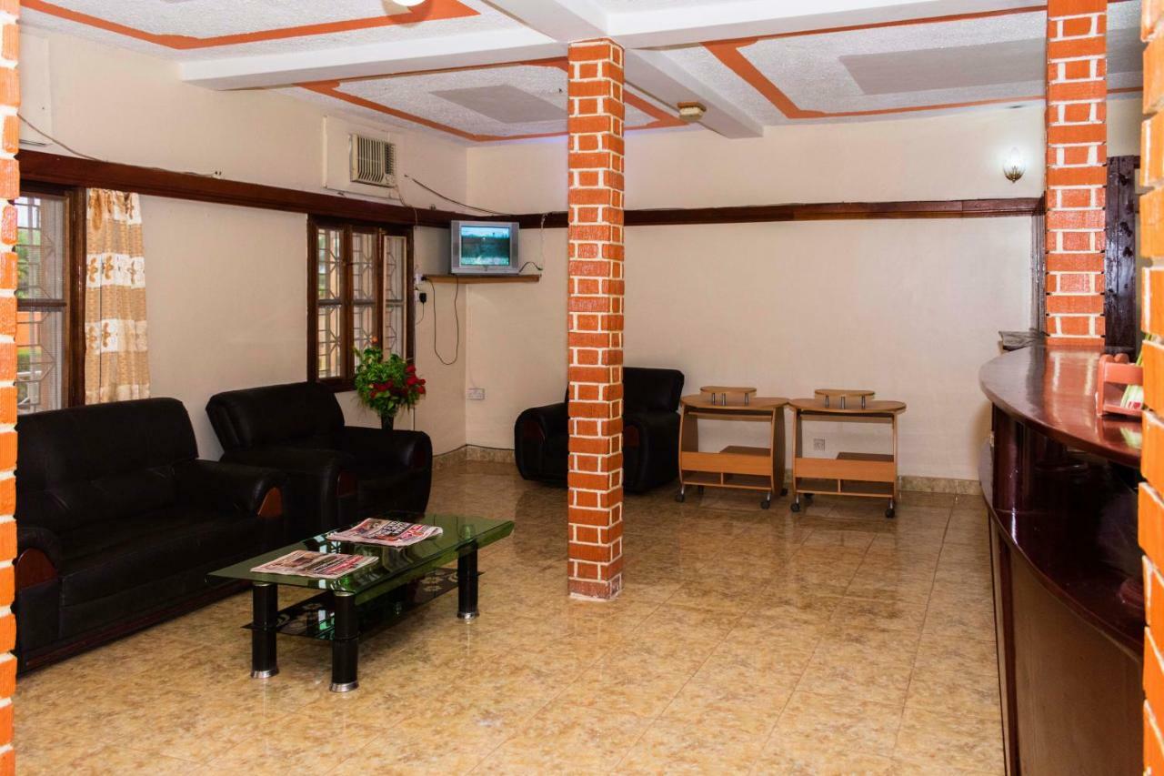 Rwenzori International Hotel Касесе Экстерьер фото