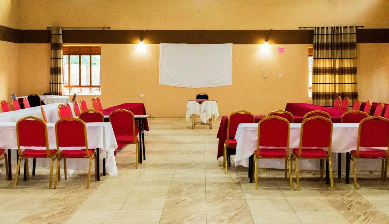 Rwenzori International Hotel Касесе Экстерьер фото